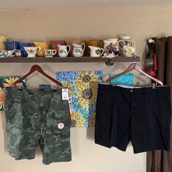 Wrangler Other - Free gift when u buy Men’s Size 46 Wrangler Cargo Shorts NWT Beautiful shorts